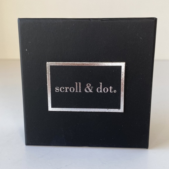 Scroll & Dot Earrings - Picture 10 of 10